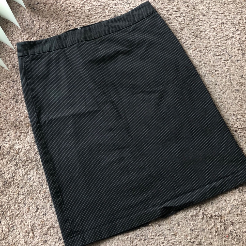 GAP stretch size 14 pinstriped black skirt